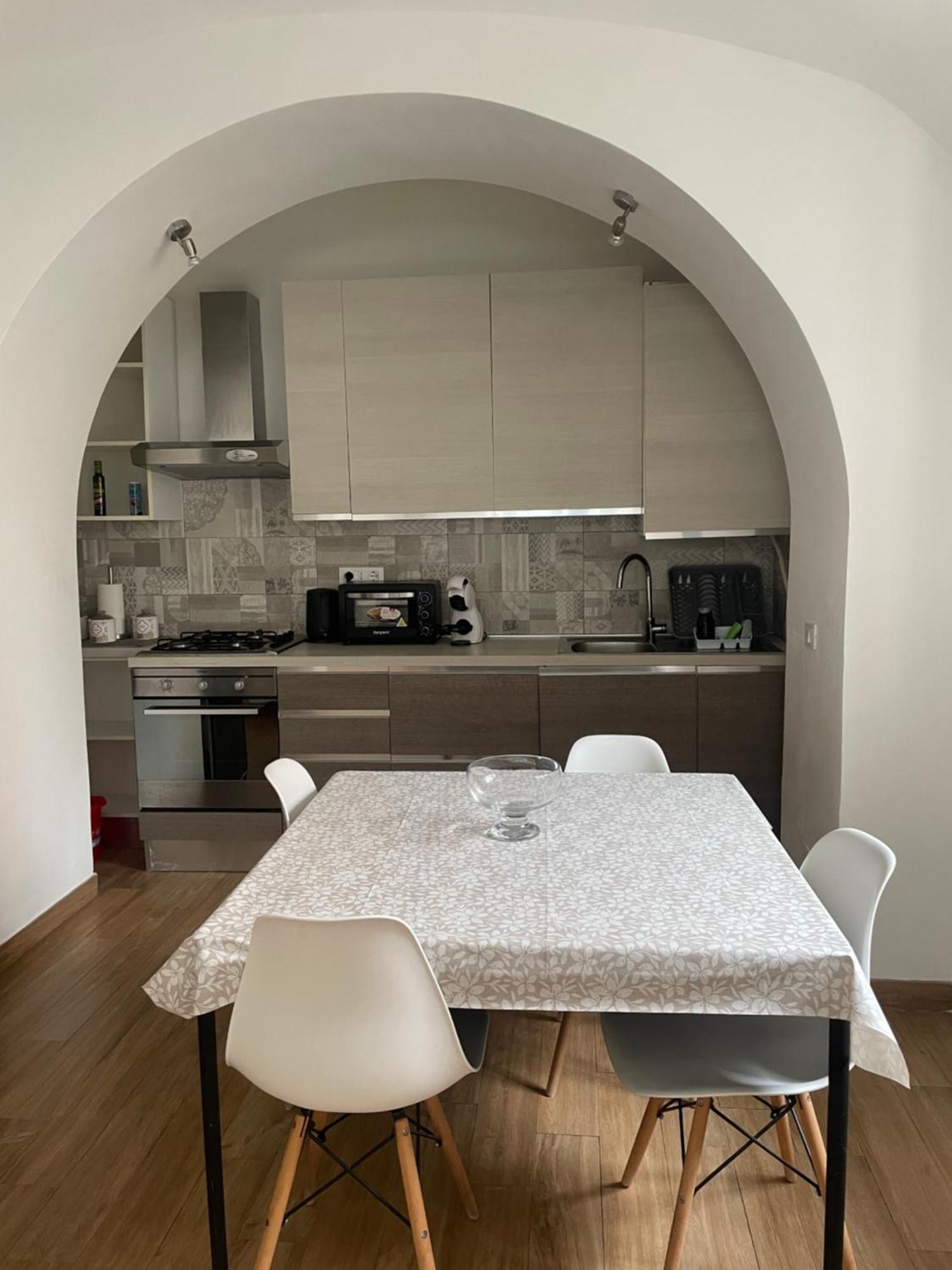 Elle'S House Apartment Savona Exterior photo